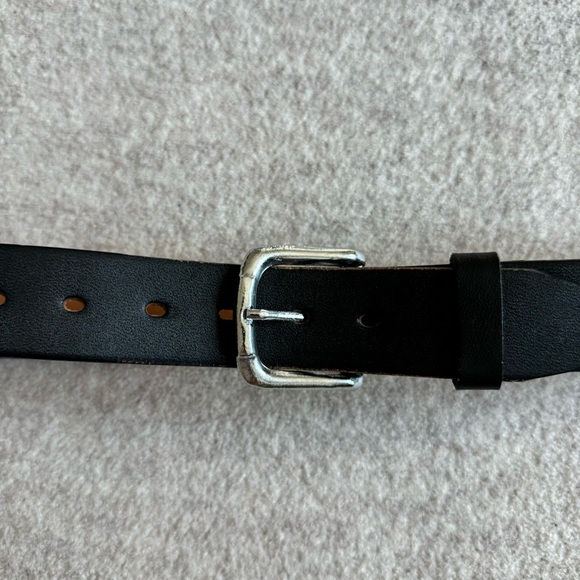 Black leather belt with silver hardware - Picture 2 of 4